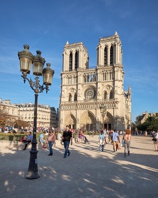 Notre Dame de Paris    |   1  /  7    | 