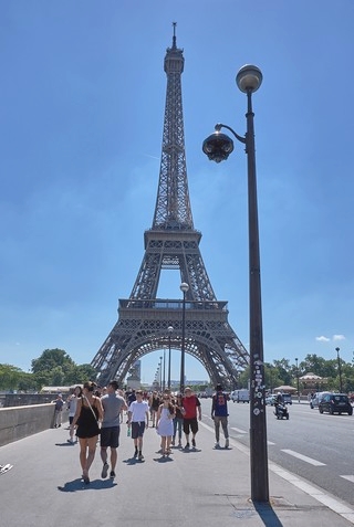 Tour Eiffel    |   2  /  7    | 