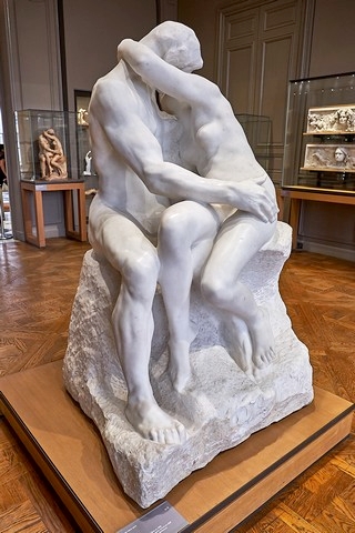 Paris   (Musée Rodin, Le baiser)     |   18  /  28    | 