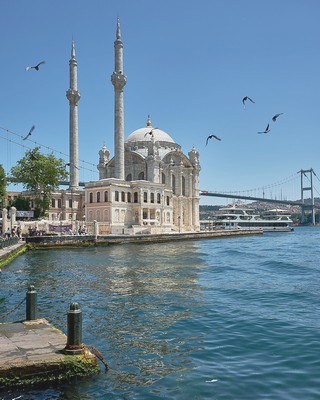 Istanbul   <em>(Mosquée Ortakoy) </em>    |   18  /  22    |