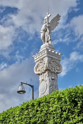 La Havanne   <em>(cimetière de Colomb)</em>  |   7  /  24    |